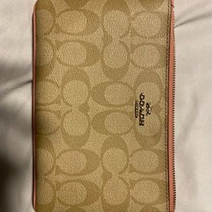 Coach Wristlet Brand New Broken Zipper